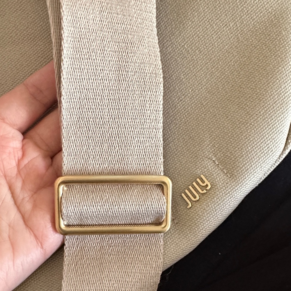 Chic Cream Crossbody Bag nwot - Picture 5 of 6